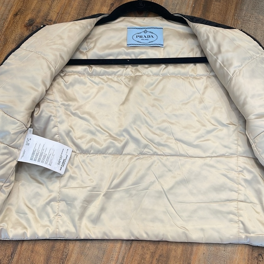 PRADA Quilted Crop Jacket with PRADA Logo. - Picture 6 of 6